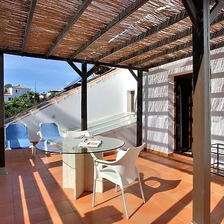 Holiday Villa, 5 Bedrooms, Garden With Pool Holiday home *