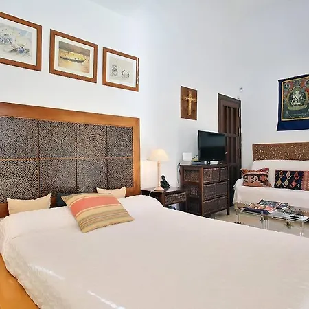 Holiday Villa, 5 Bedrooms, Garden With Pool Holiday home Marbella