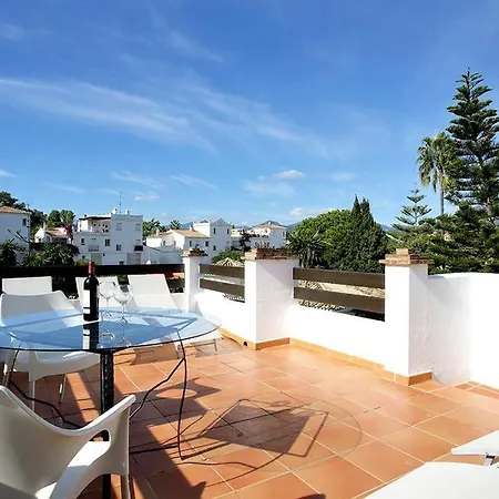 Holiday Villa, 5 Bedrooms, Garden With Pool Holiday home *