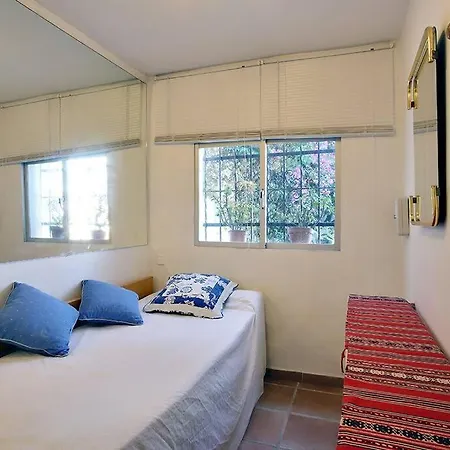 Holiday Villa, 5 Bedrooms, Garden With Pool Holiday home Marbella