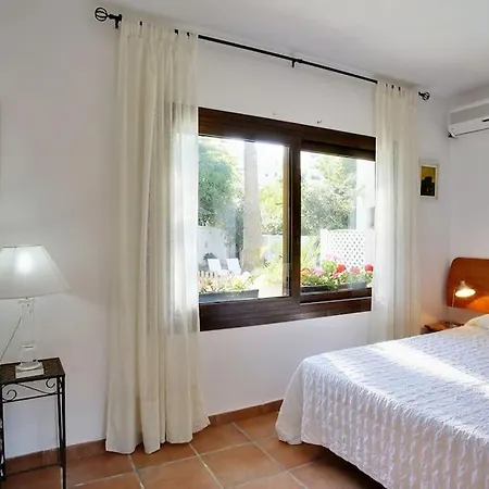 Holiday Villa, 5 Bedrooms, Garden With Pool Holiday home