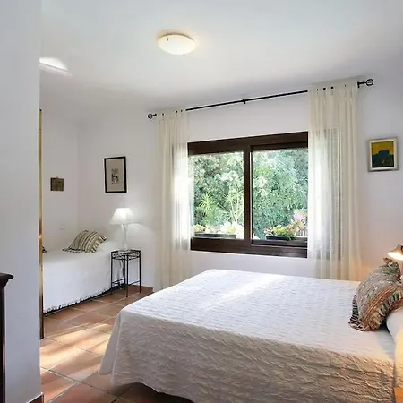 Holiday home Holiday Villa, 5 Bedrooms, Garden With Pool