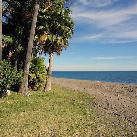 Holiday Villa, 5 Bedrooms, Garden With Pool Marbella