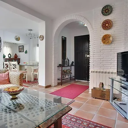 Holiday Villa, 5 Bedrooms, Garden With Pool Holiday home *