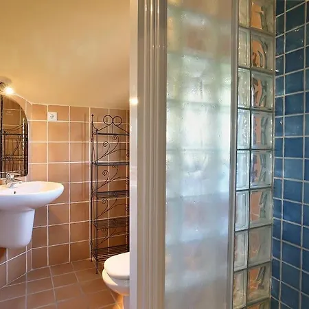 Holiday Villa, 5 Bedrooms, Garden With Pool Holiday home *